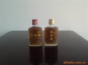 供應本廠生產傳統(tǒng)產品藥香酒香協(xié)調的三百門牌長春酒 饒平廣太保健制品廠-食品商務-糖酒快訊